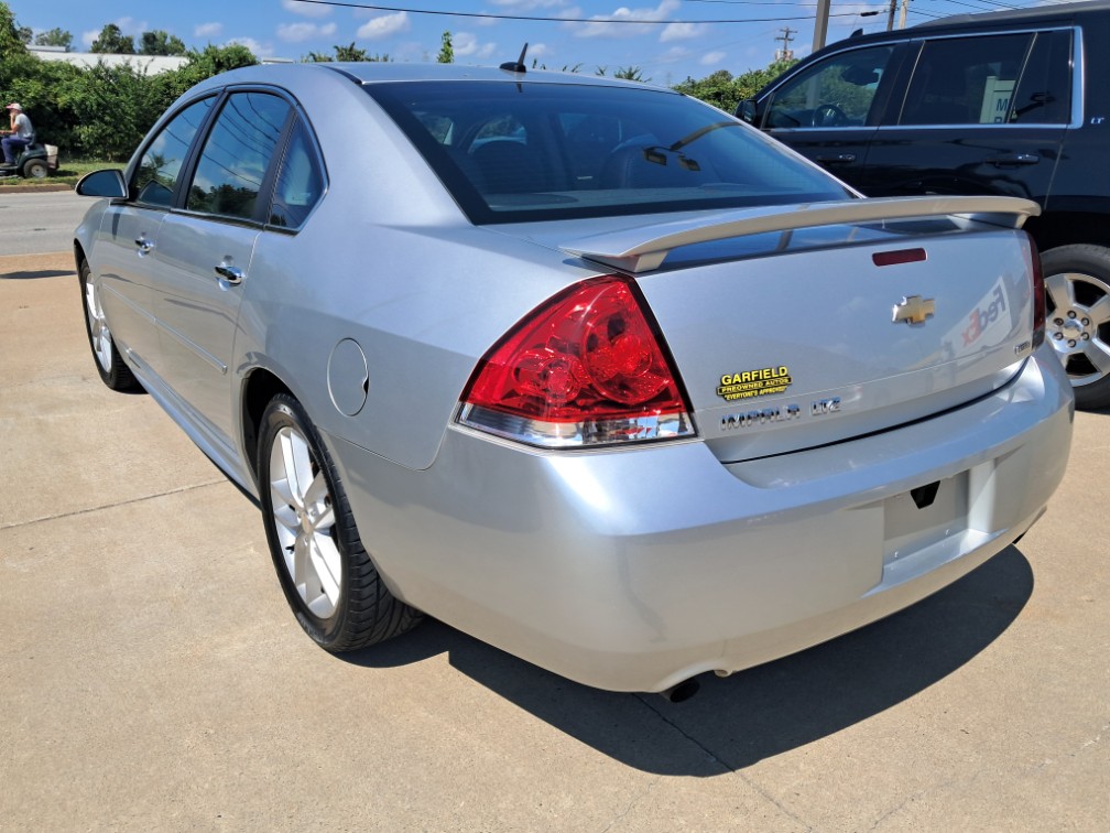 Additional photo of vehicle.