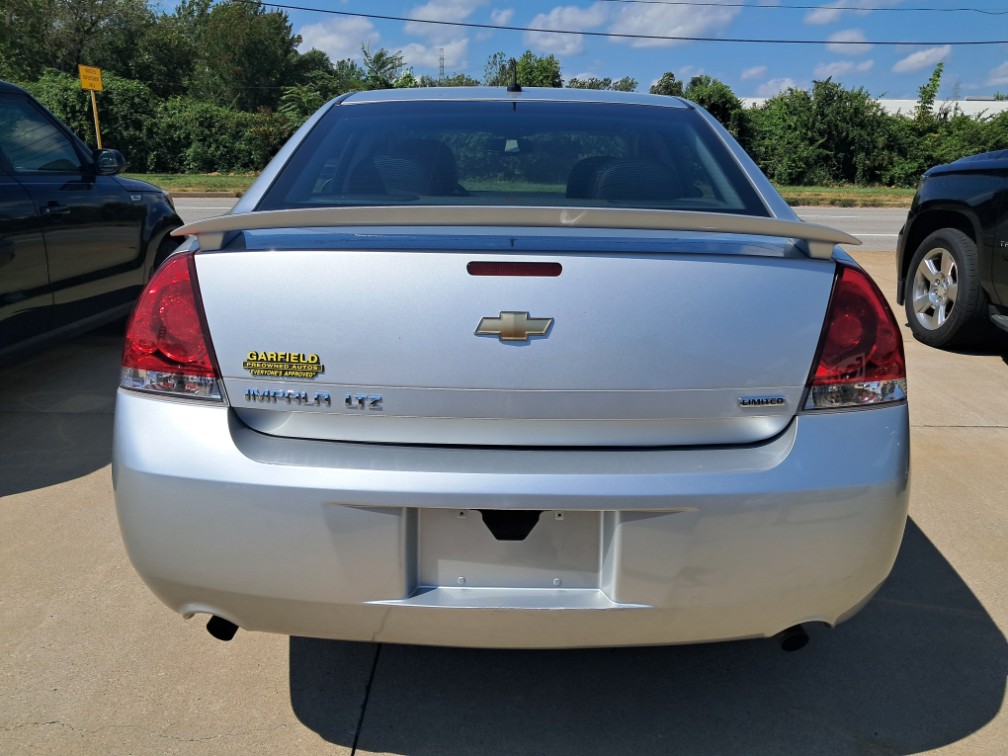 Additional photo of vehicle.