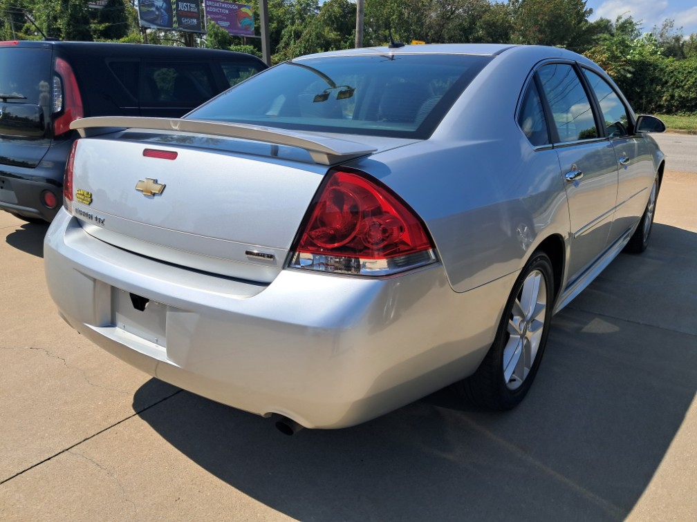 Additional photo of vehicle.