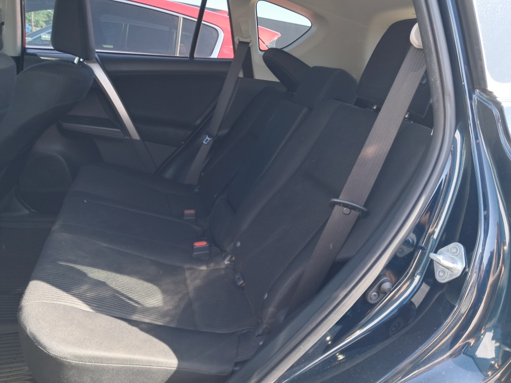 Additional photo of vehicle.