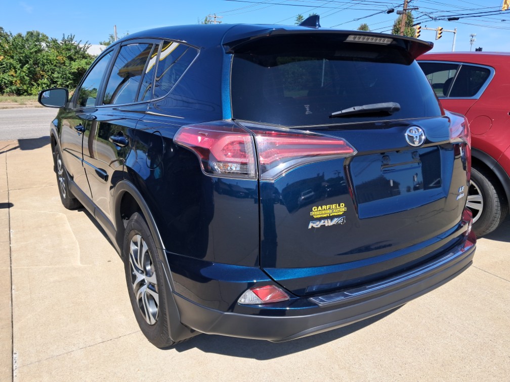 Additional photo of vehicle.