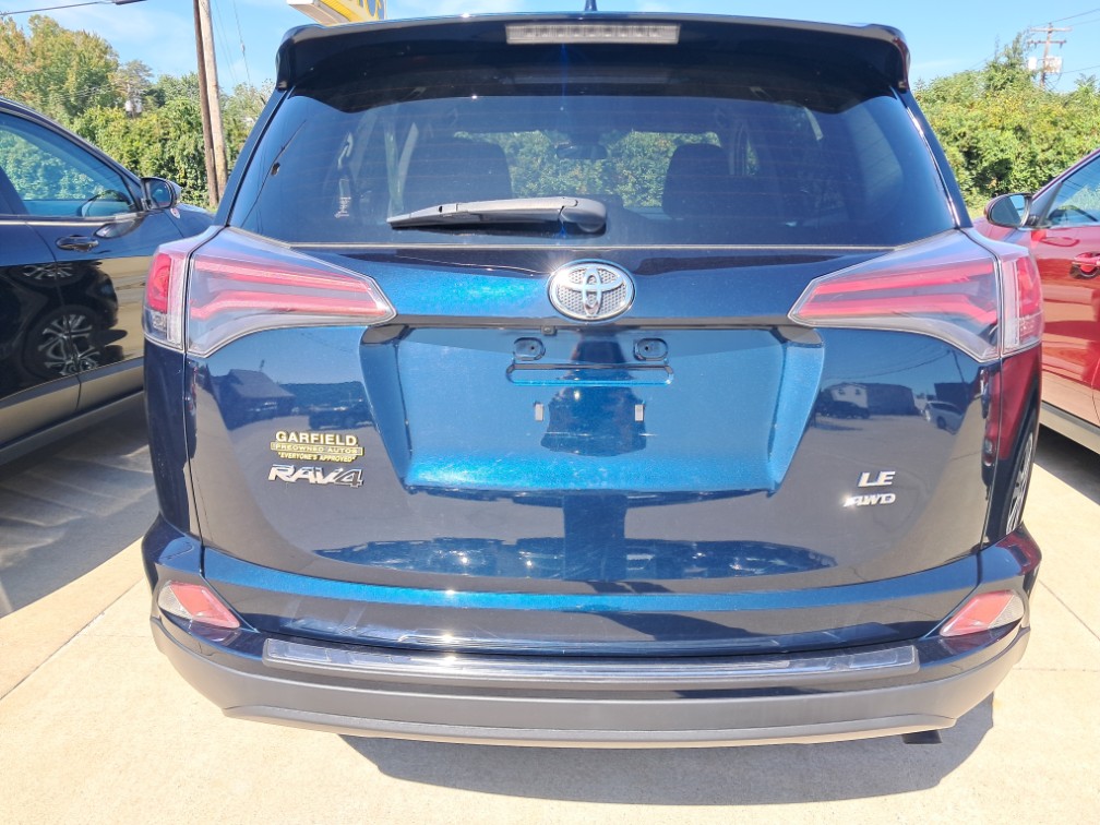 Additional photo of vehicle.