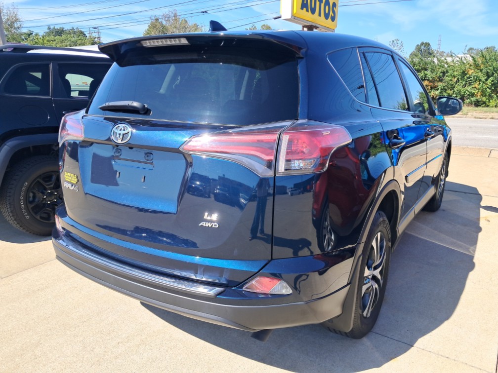 Additional photo of vehicle.