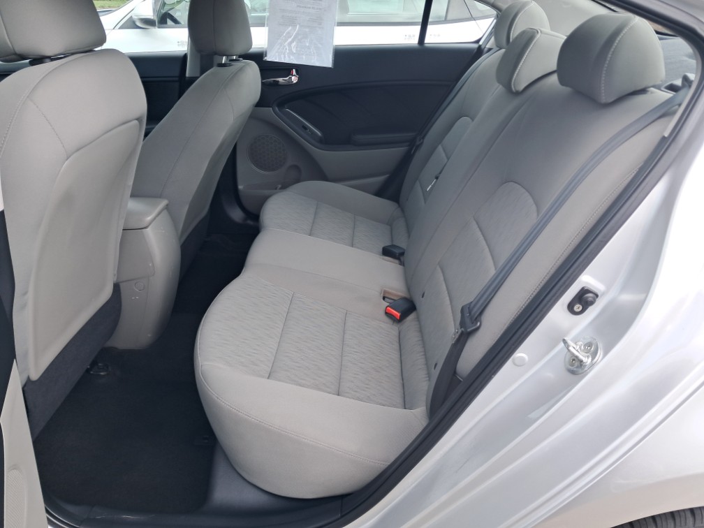 Additional photo of vehicle.