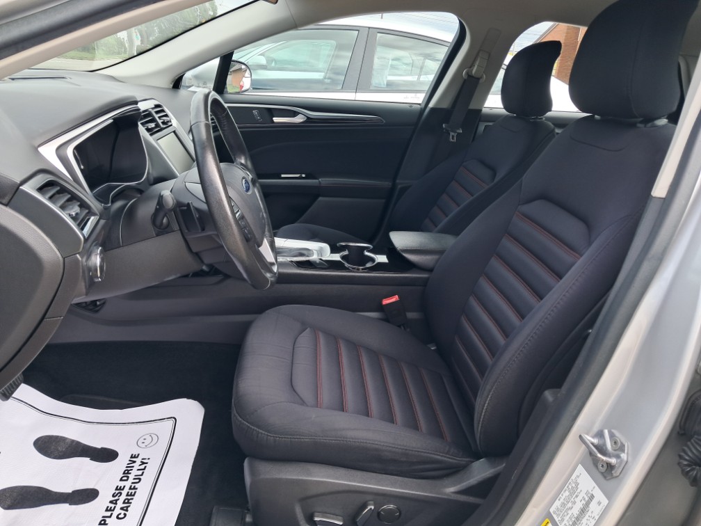 Additional photo of vehicle.