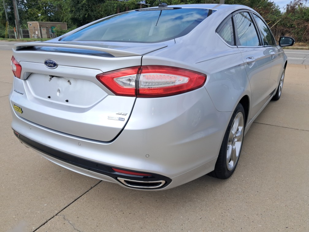 Additional photo of vehicle.