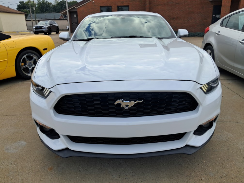 Additional photo of vehicle.