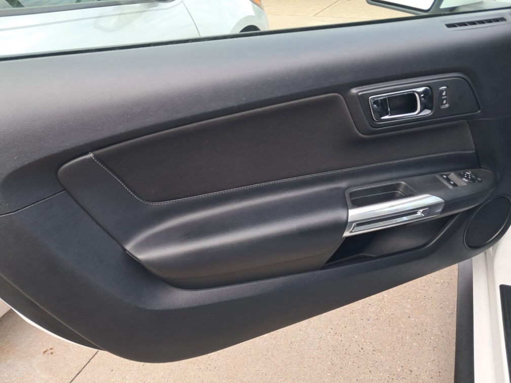 Additional photo of vehicle.