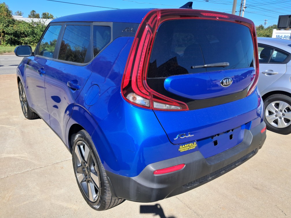 Additional photo of vehicle.