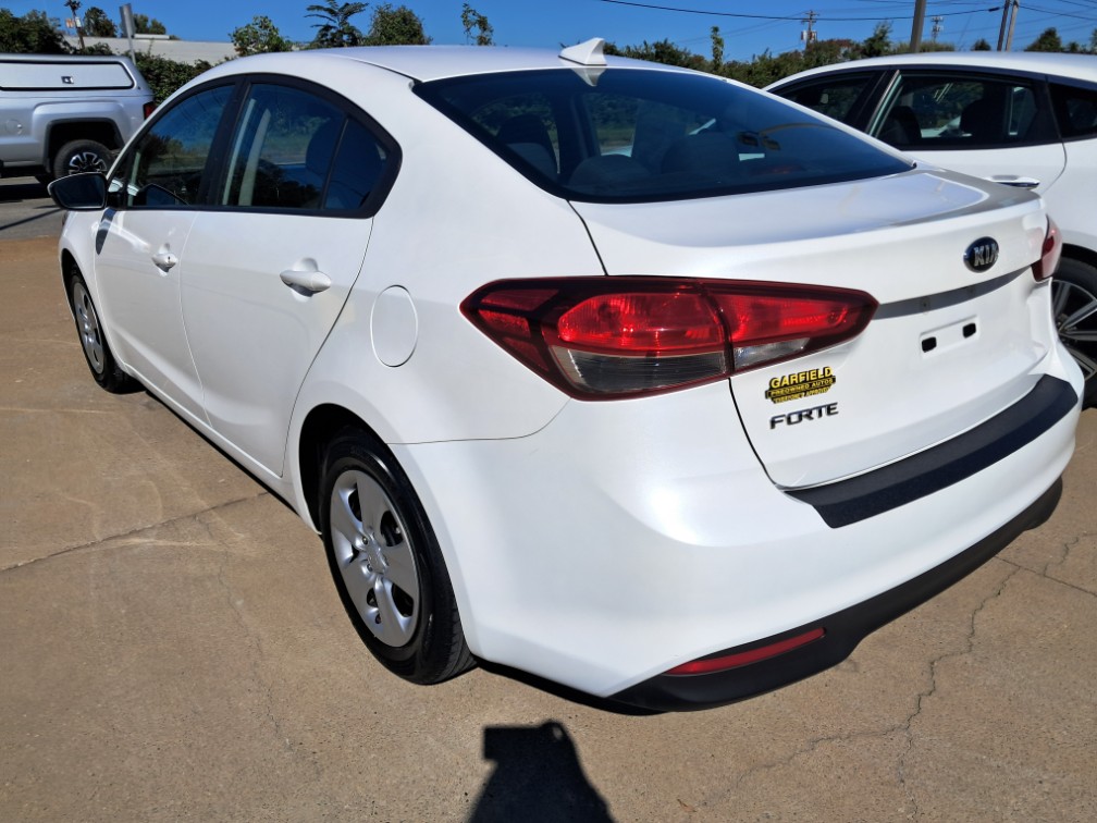 Additional photo of vehicle.
