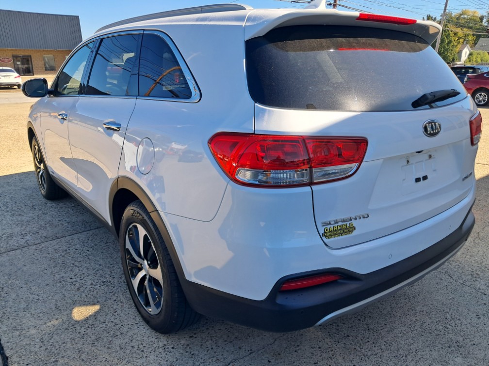 Additional photo of vehicle.