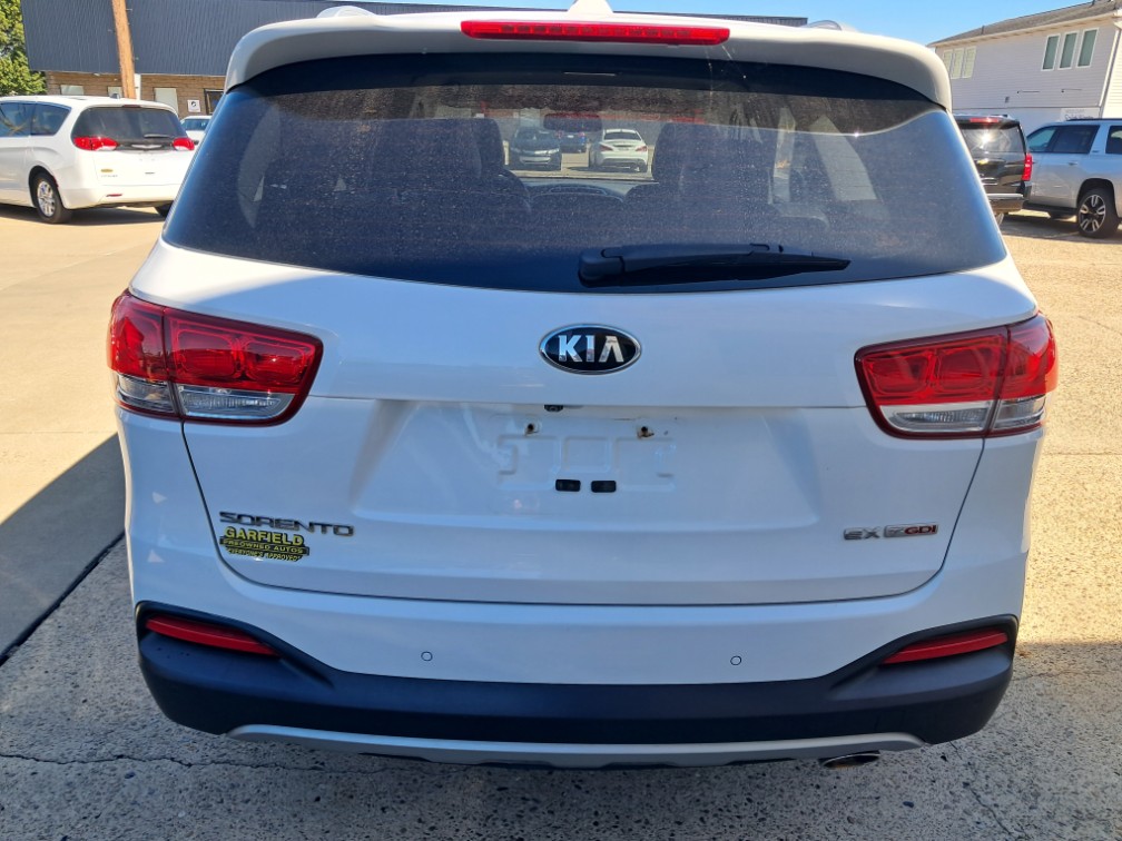 Additional photo of vehicle.