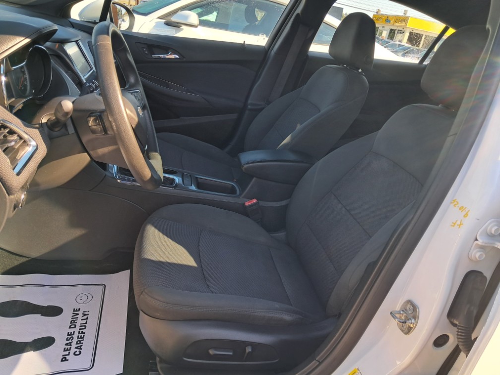 Additional photo of vehicle.