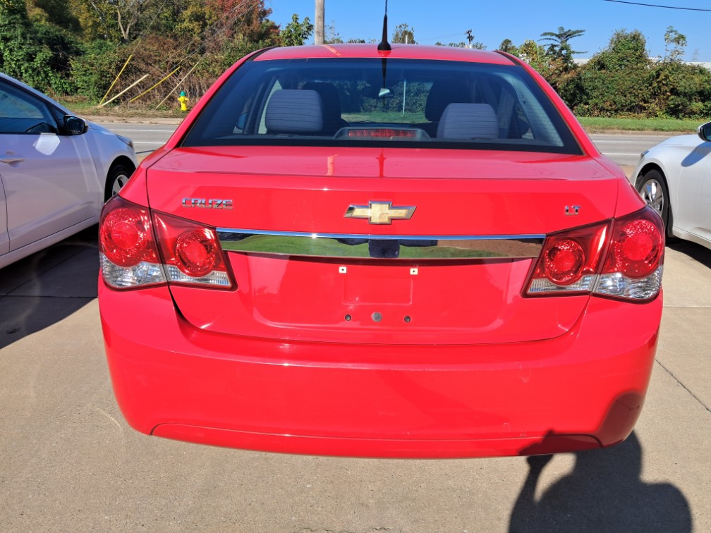 Additional photo of vehicle.