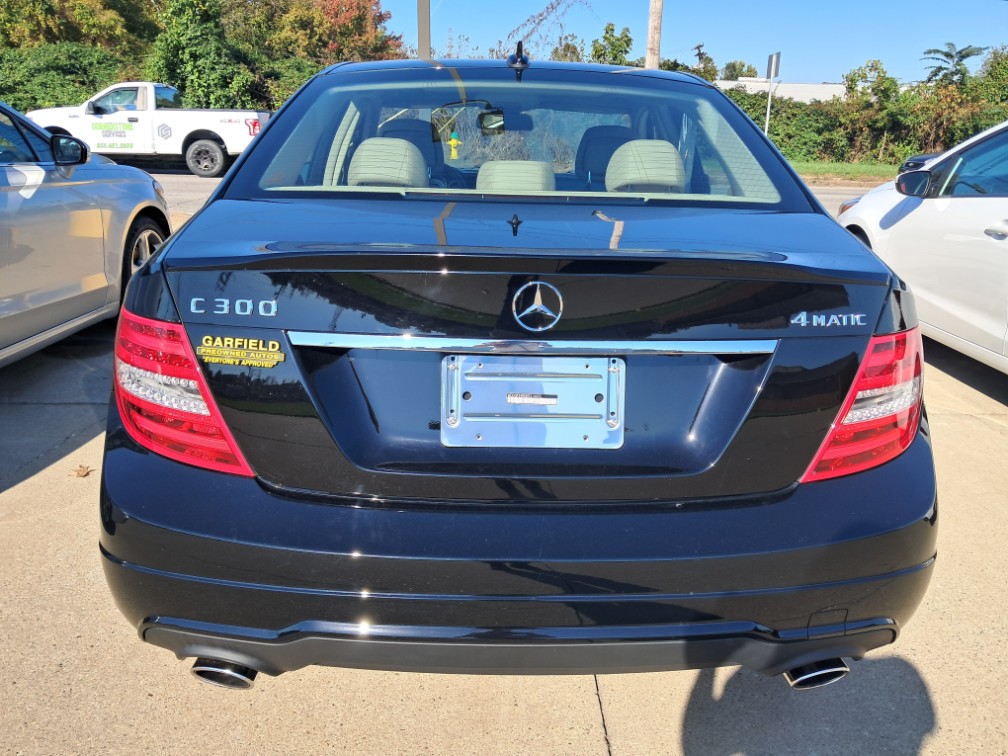 Additional photo of vehicle.