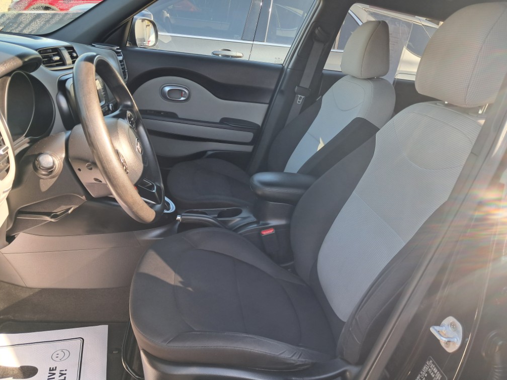 Additional photo of vehicle.