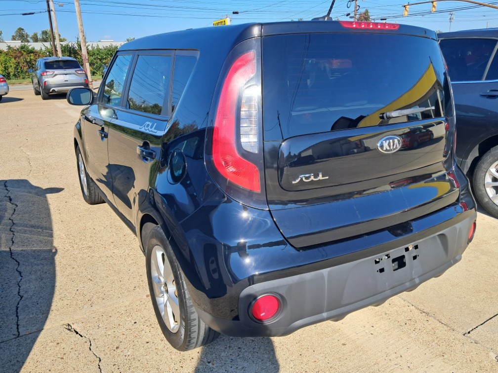 Additional photo of vehicle.