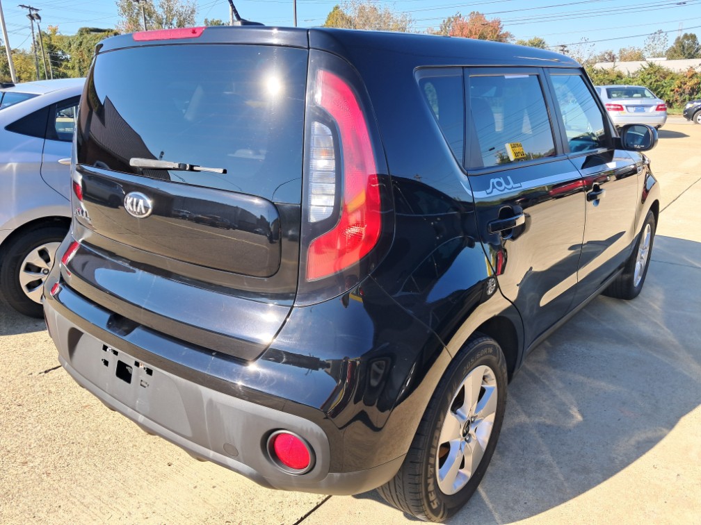 Additional photo of vehicle.