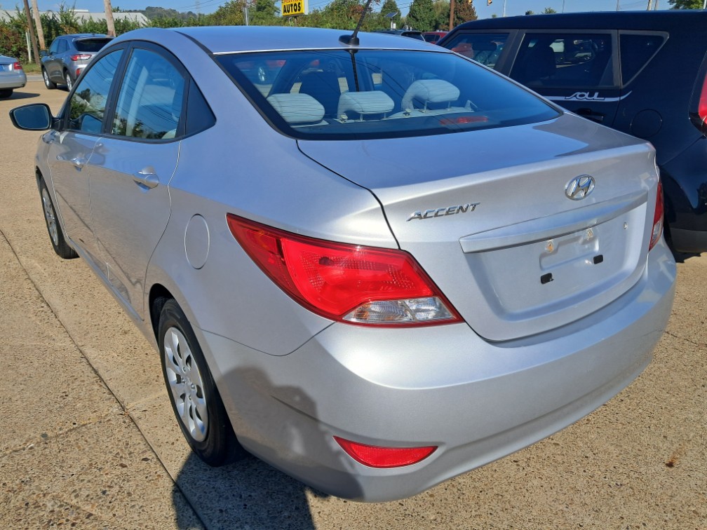 Additional photo of vehicle.