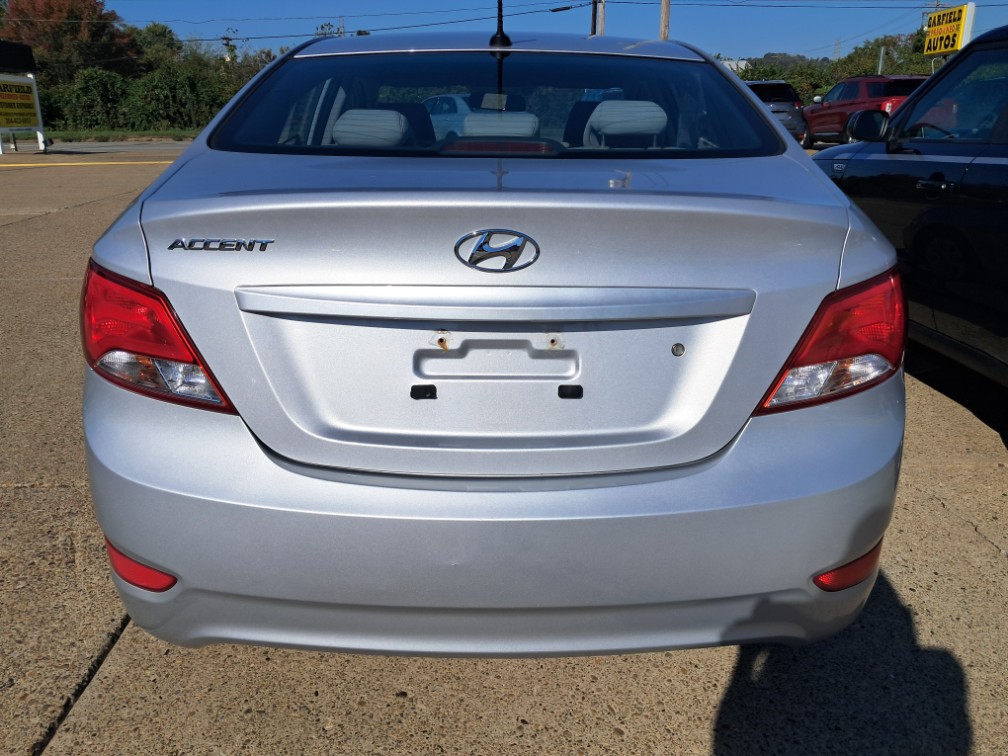Additional photo of vehicle.