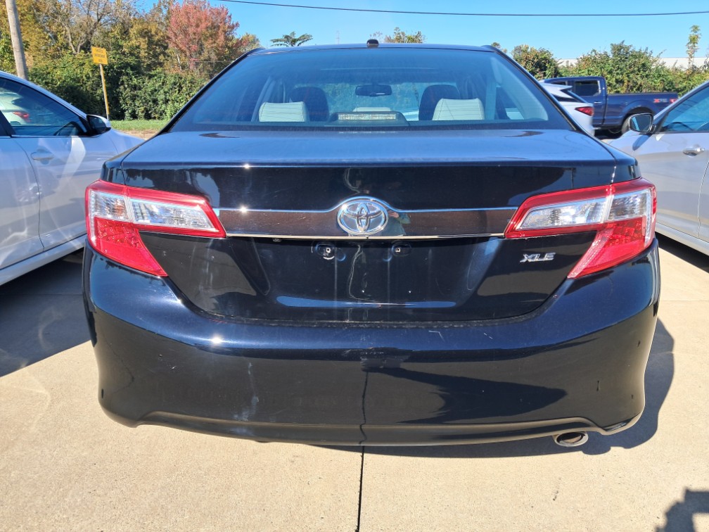 Additional photo of vehicle.