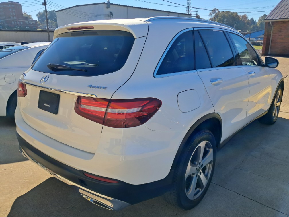 Additional photo of vehicle.