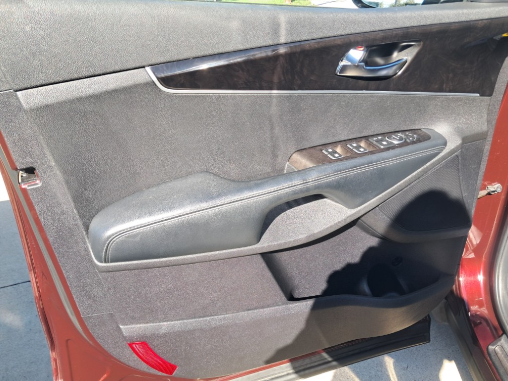 Additional photo of vehicle.