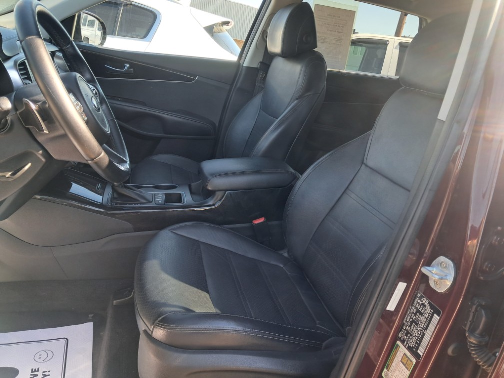 Additional photo of vehicle.