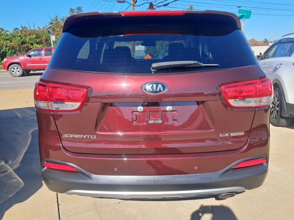 Additional photo of vehicle.