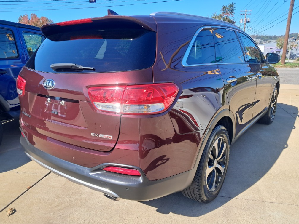 Additional photo of vehicle.