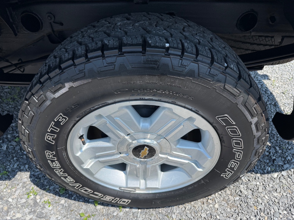 Additional photo of vehicle.