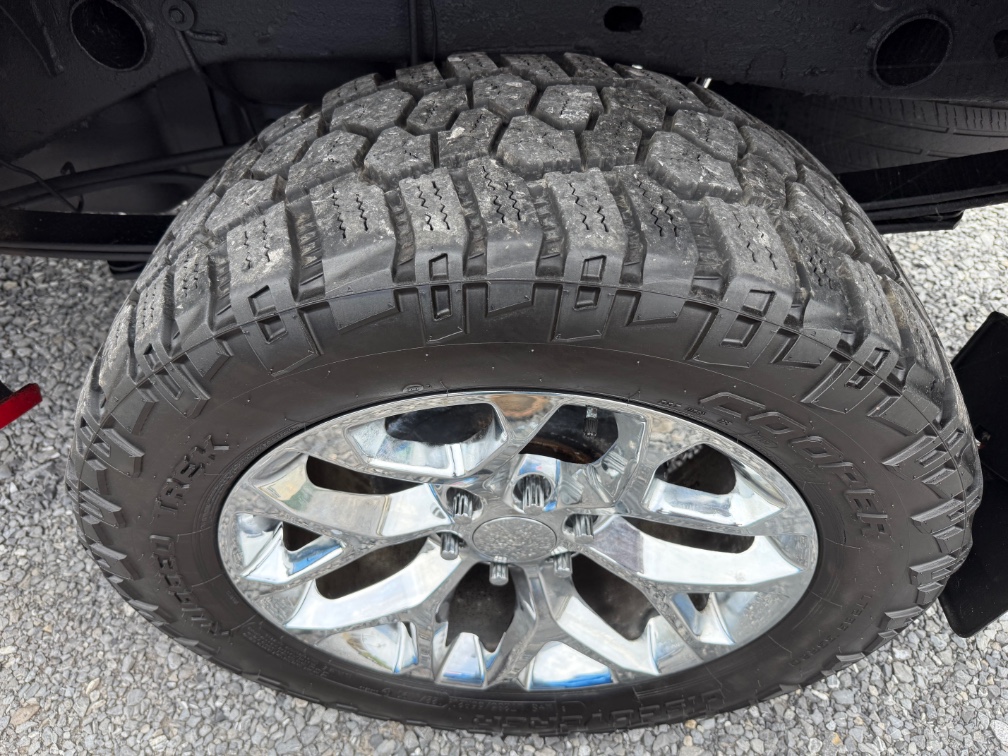 Additional photo of vehicle.