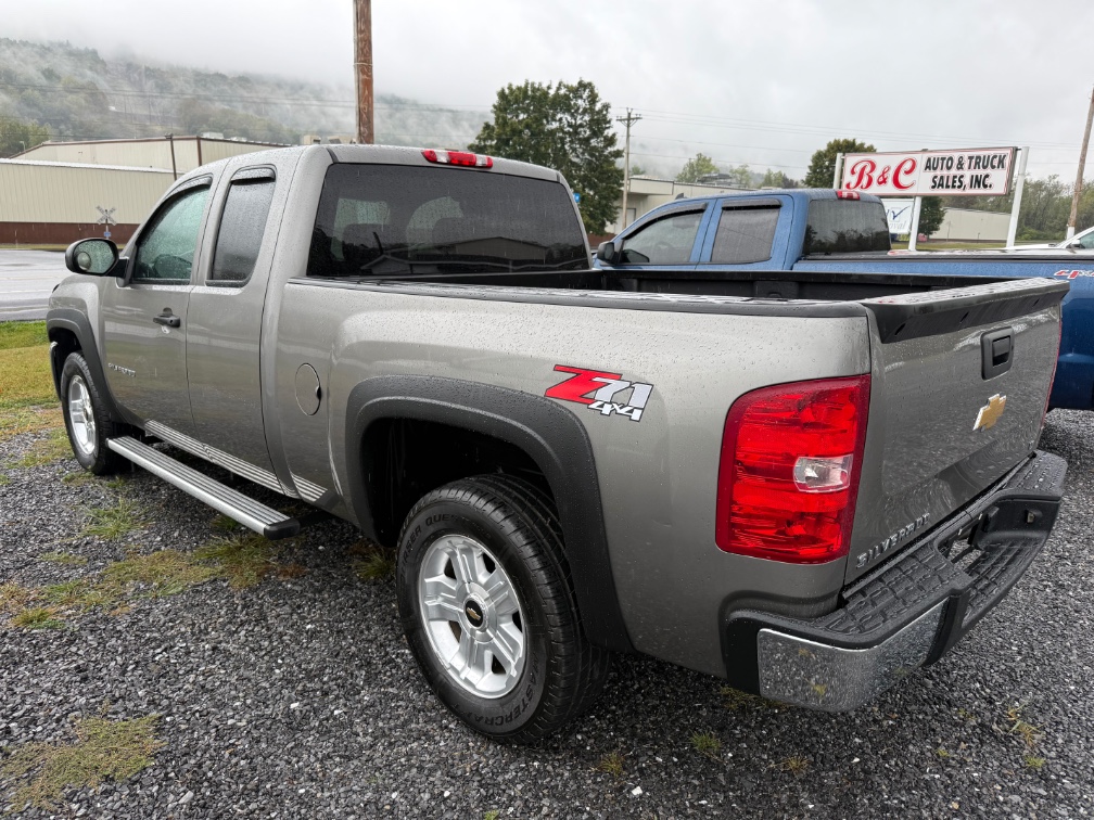 Additional photo of vehicle.