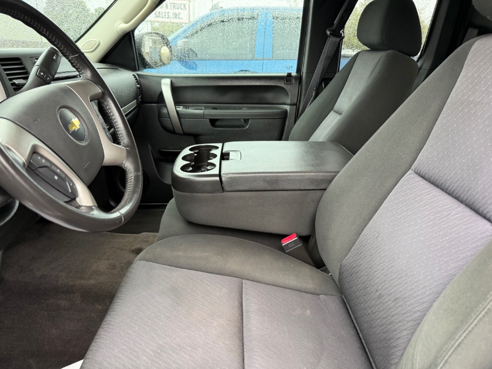 Additional photo of vehicle.