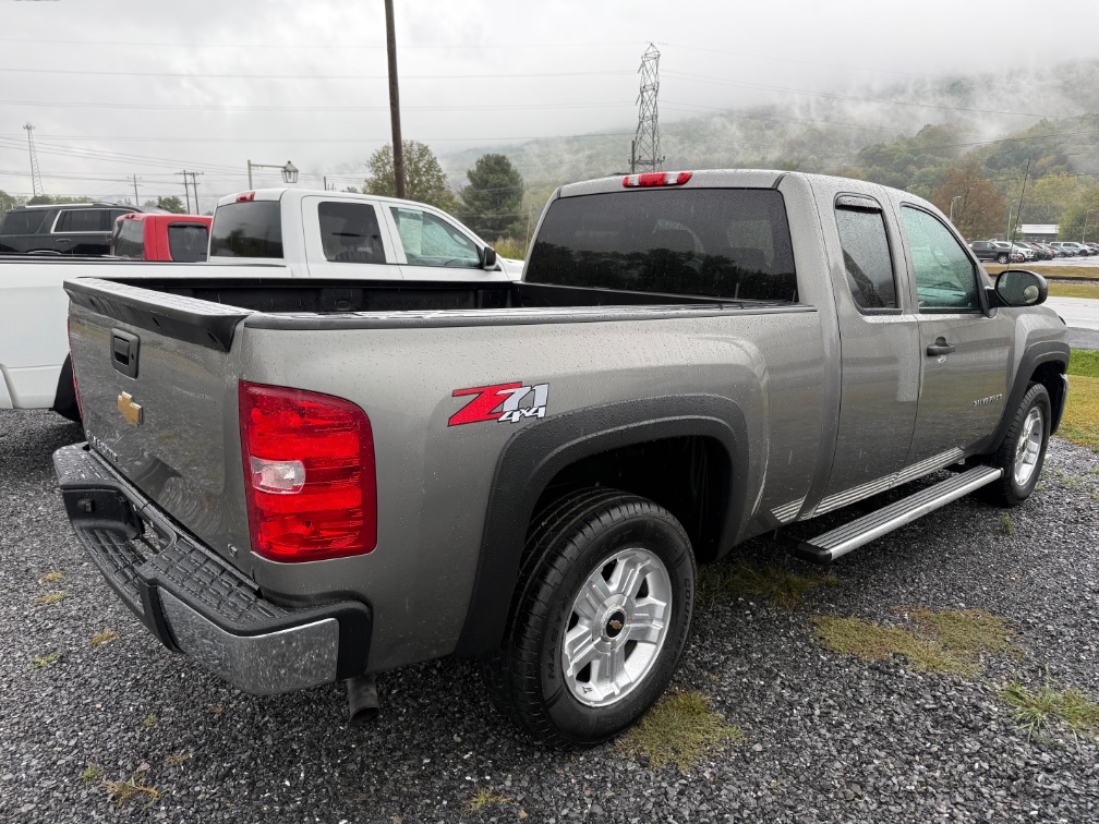 Additional photo of vehicle.