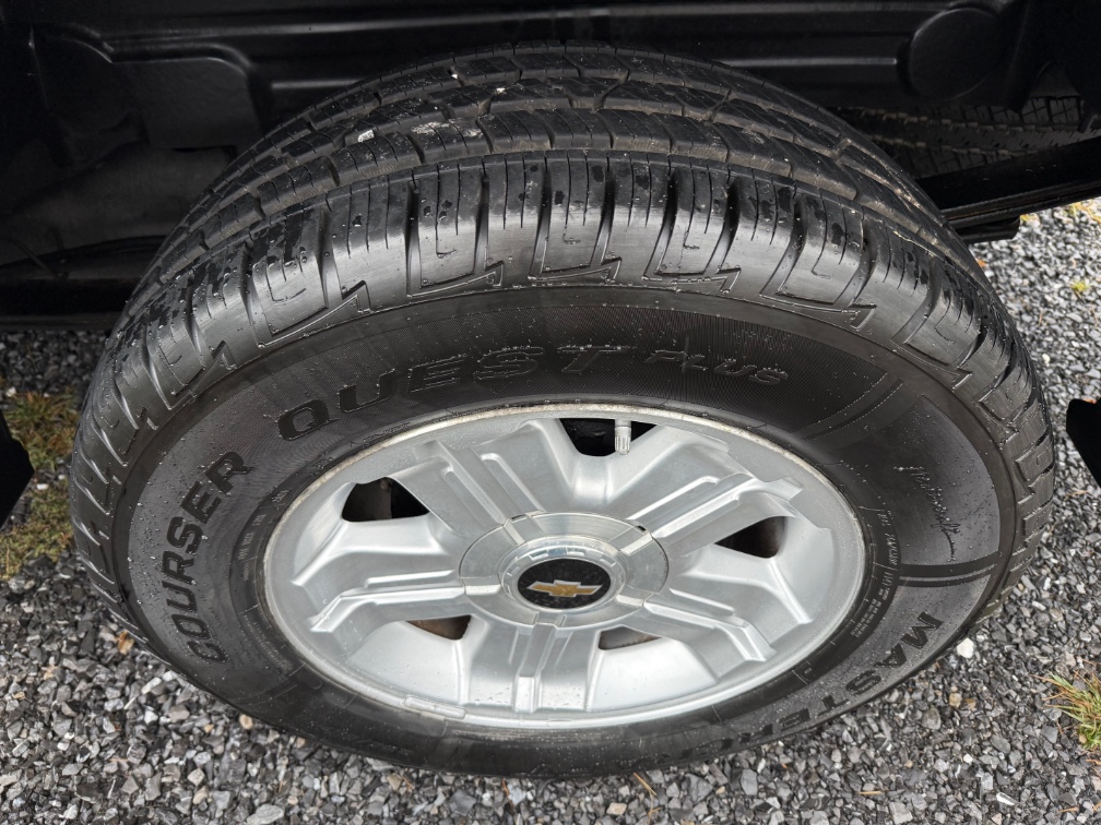 Additional photo of vehicle.