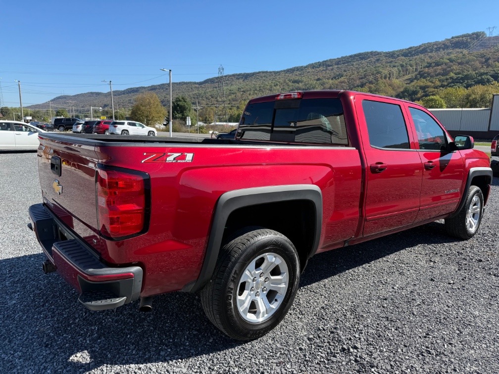 Additional photo of vehicle.