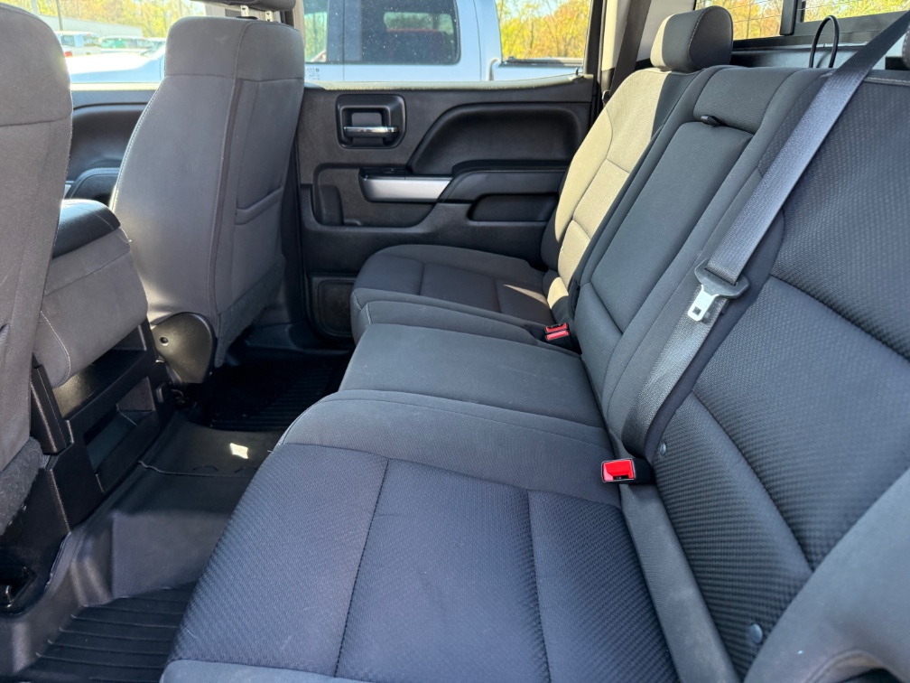 Additional photo of vehicle.