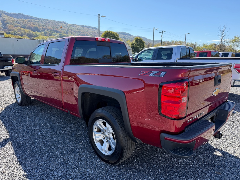 Additional photo of vehicle.