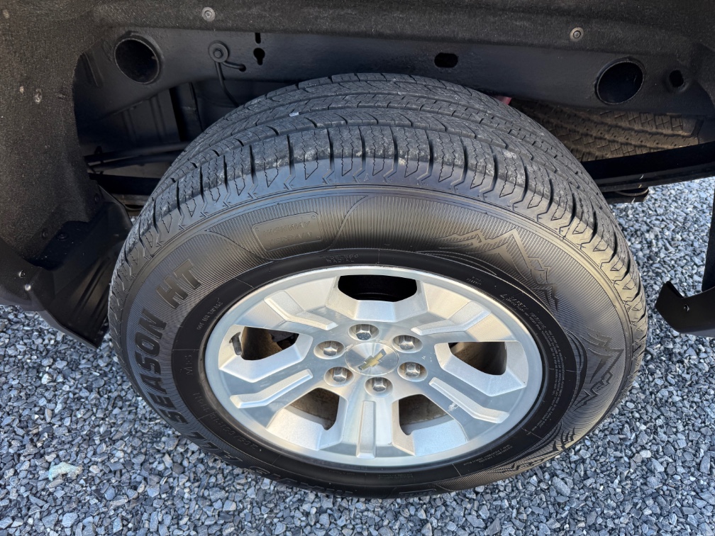 Additional photo of vehicle.