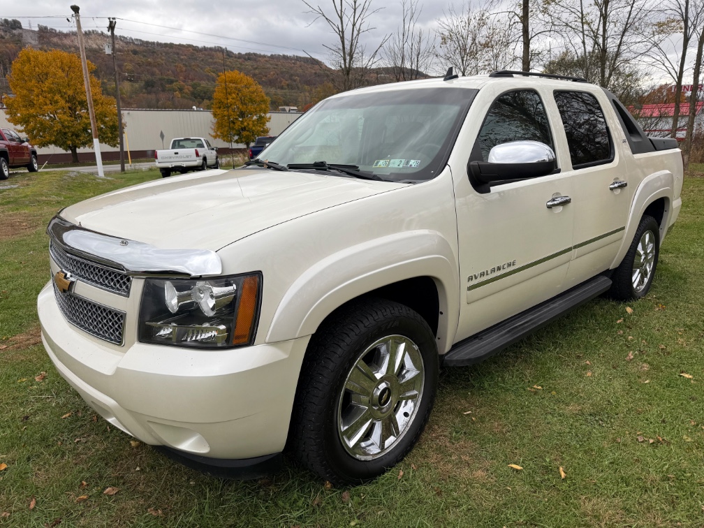 2010 Chevrolet Avalanche LTZ's photo