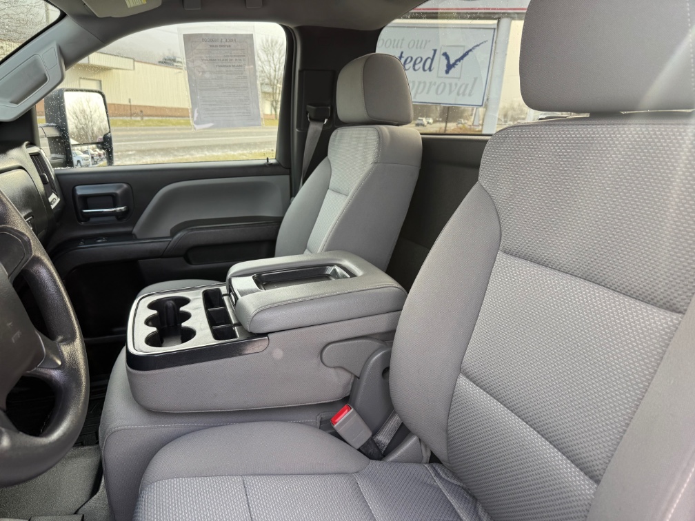 Additional photo of vehicle.