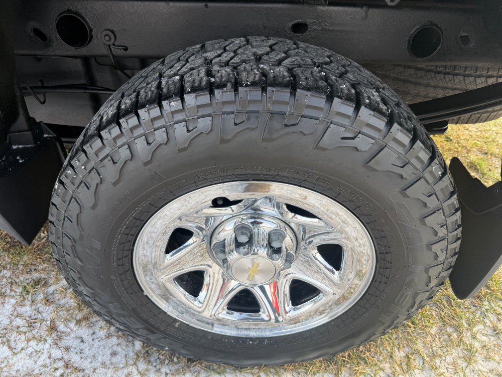 Additional photo of vehicle.