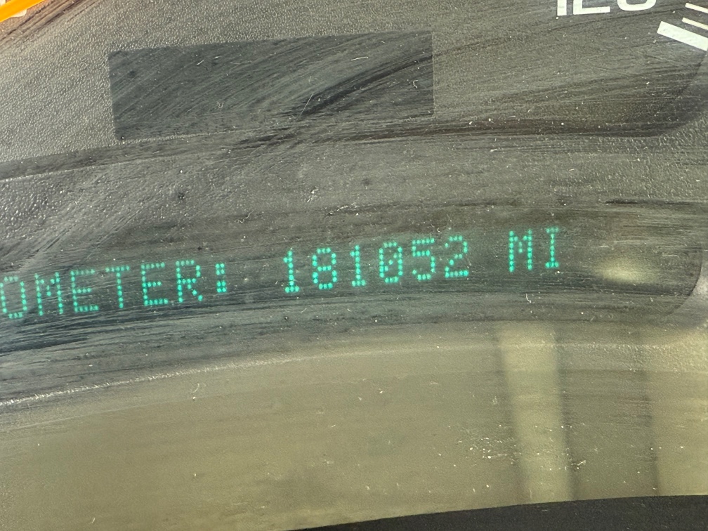 2005 Chevrolet Suburban LS - Photo 8