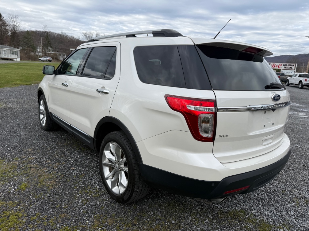 Additional photo of vehicle.