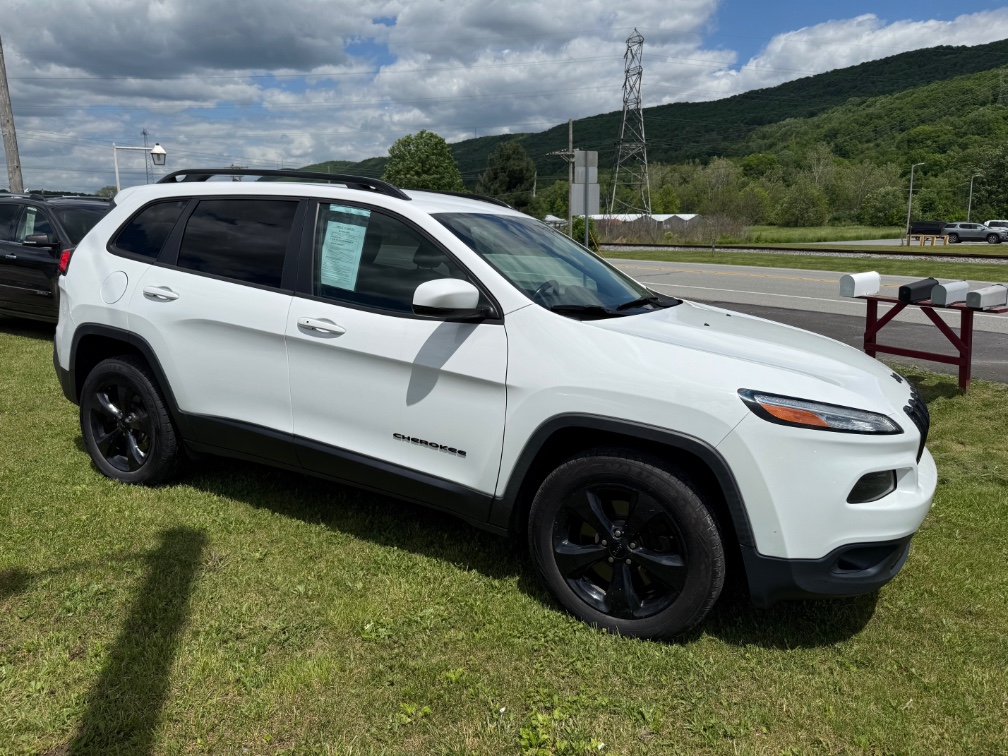 Additional photo of vehicle.