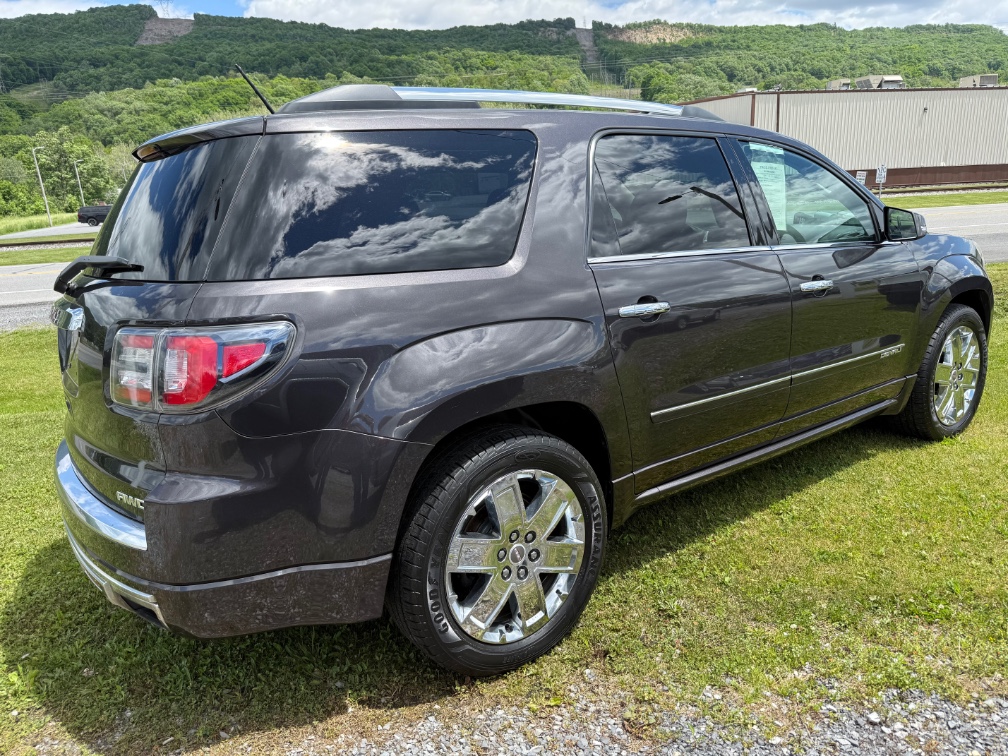 Additional photo of vehicle.