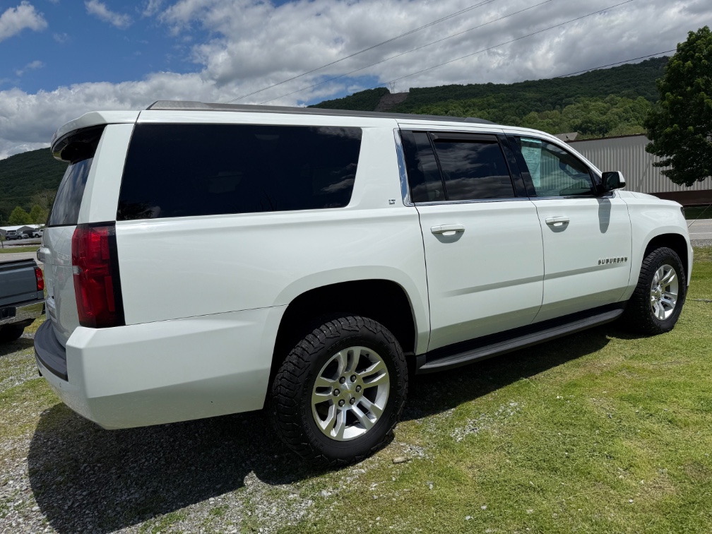 2018 Chevrolet Suburban 4WD 1500 LT's photo