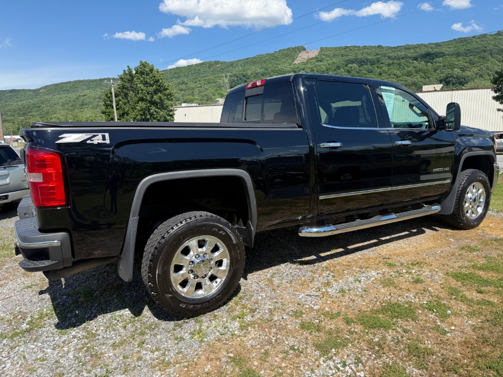 2015 GMC Sierra 4WD Crew Cab Short Box SLT's photo