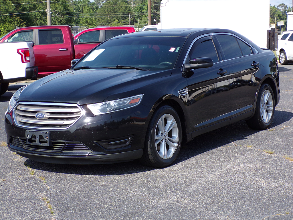2018 Ford Taurus SEL's photo